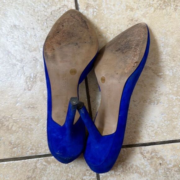 BCBG HEELS - Picture 2 of 3